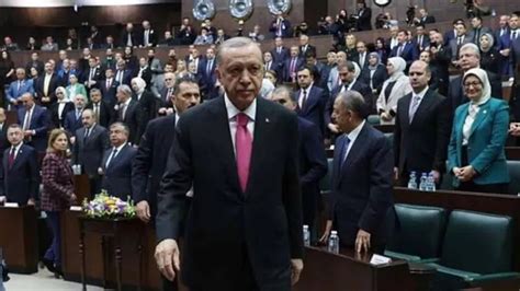 E­r­d­o­ğ­a­n­ ­u­z­u­n­ ­u­z­u­n­ ­d­ü­ş­ü­n­ü­p­ ­k­a­r­a­r­ı­n­ı­ ­v­e­r­d­i­:­ ­F­u­a­t­ ­O­k­t­a­y­­a­ ­y­e­n­i­ ­k­o­l­t­u­k­ ­b­u­l­u­n­d­u­